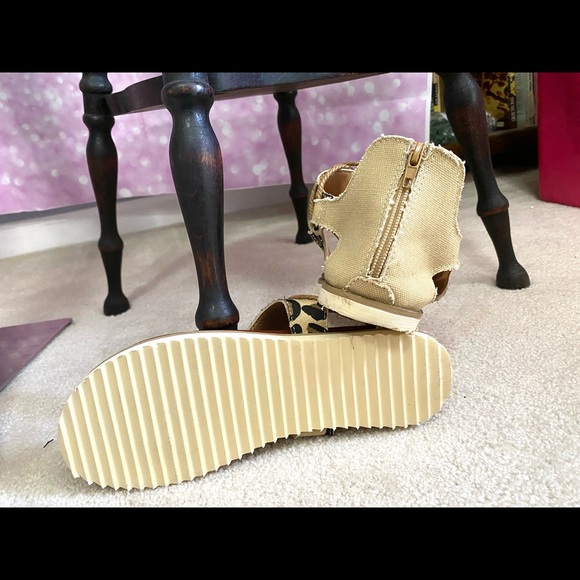 Animal print sandal, zip heel, rope detail - Picture 10 of 14